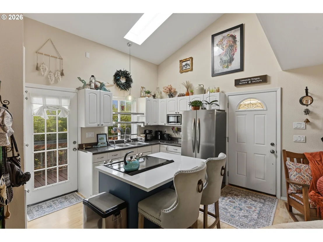 Photo of 10 PINE LN