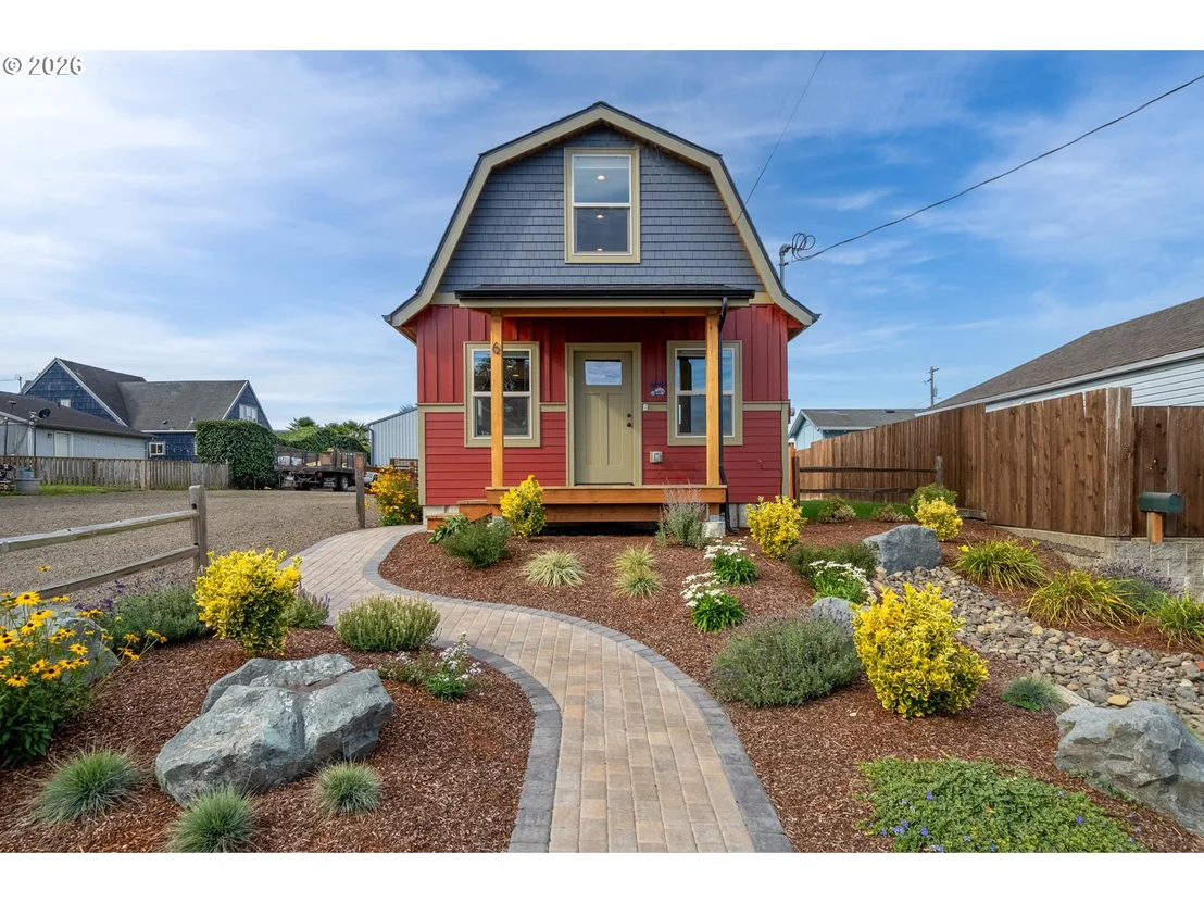 Photo of 6 DOUGLAS AVE