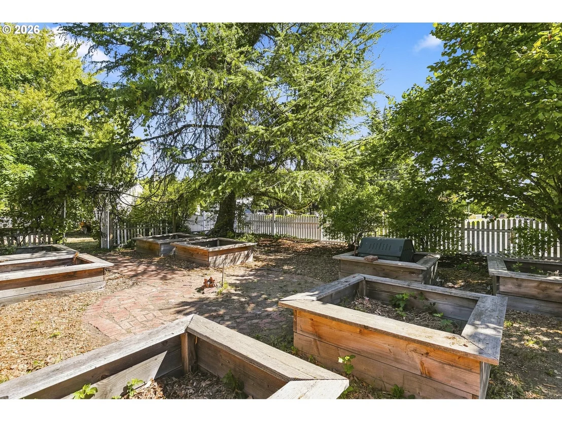 Photo of 1241 DIVISION ST