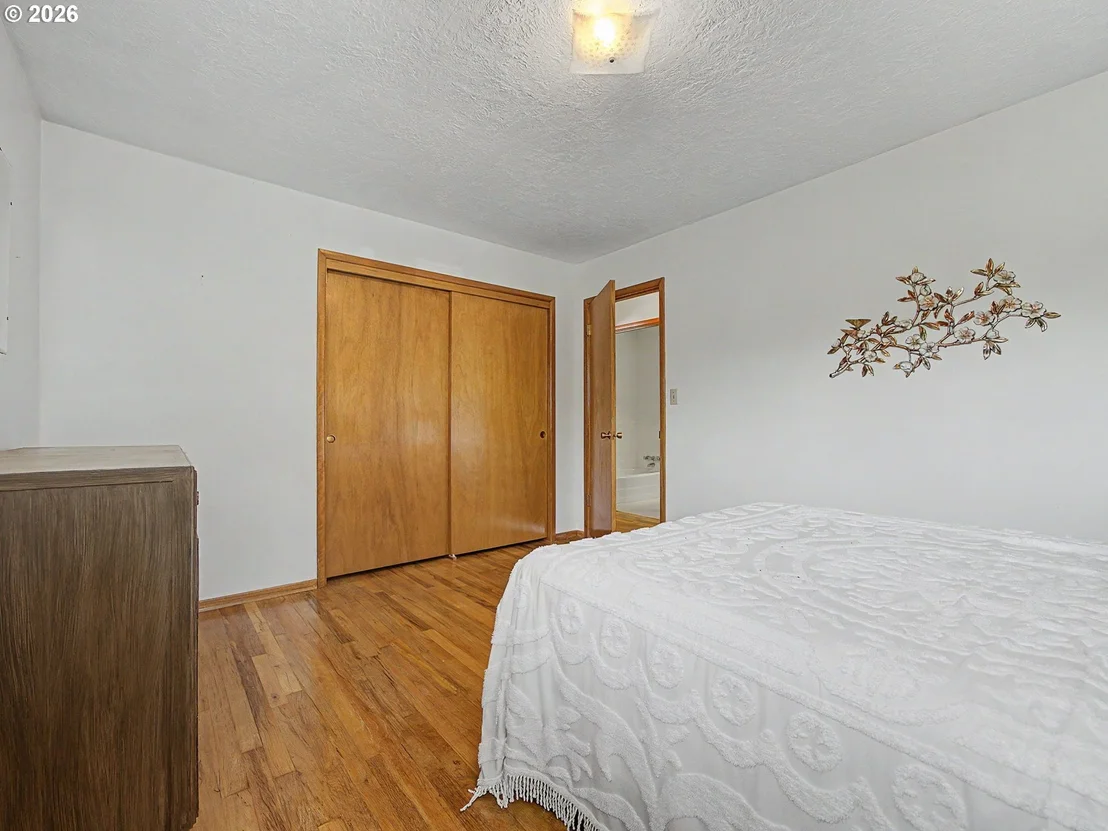 Photo of 250 SE JUNIPER AVE