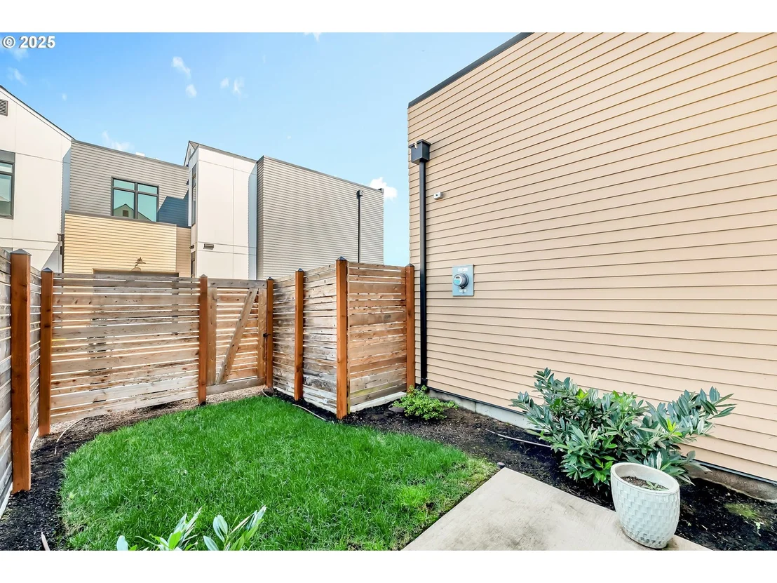 Photo of 193 E 20TH AVE