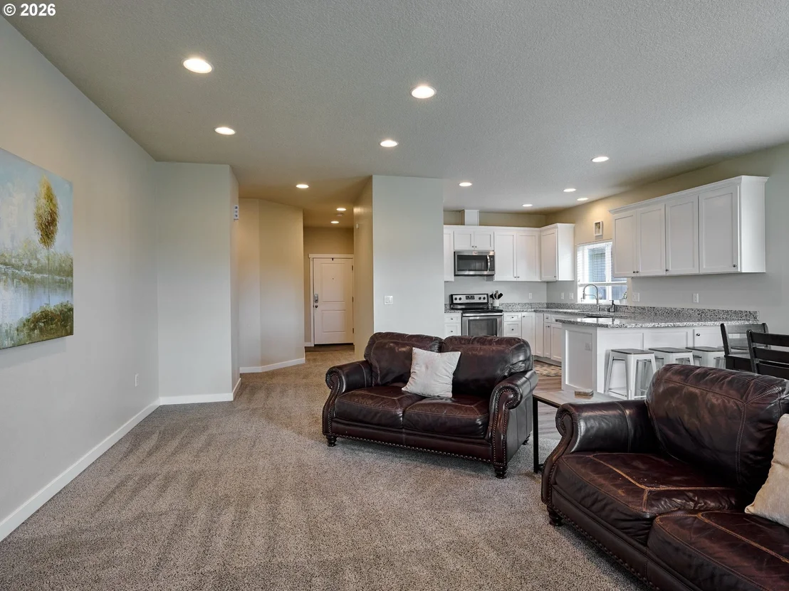 Photo of 542 E ELM LOOP