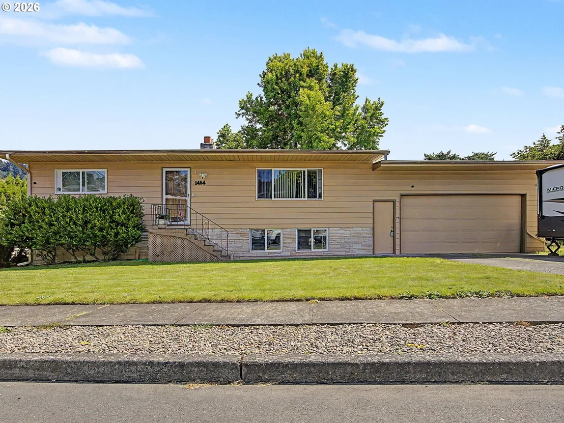Photo of 1454 SW 4TH ST