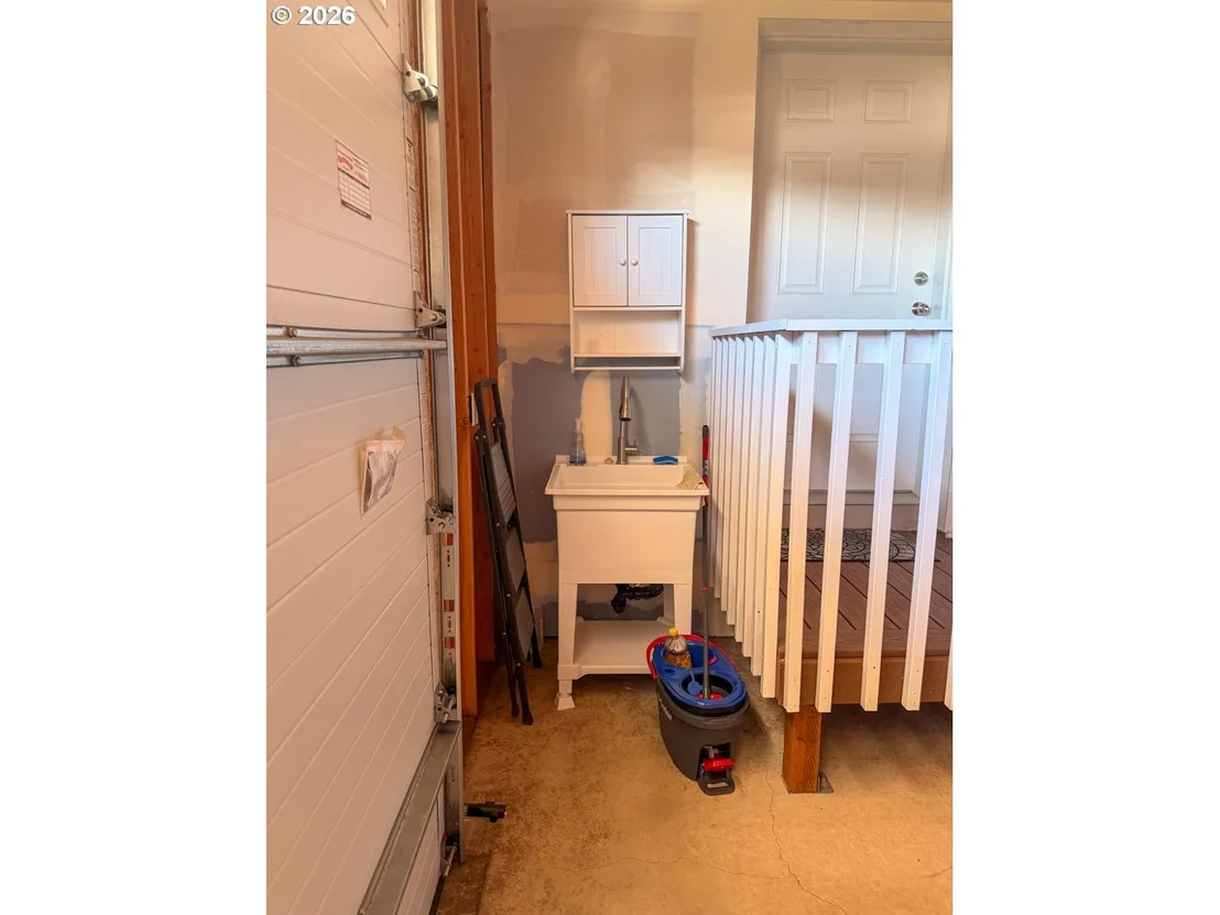 Photo of 1060 CEDAR LOOP