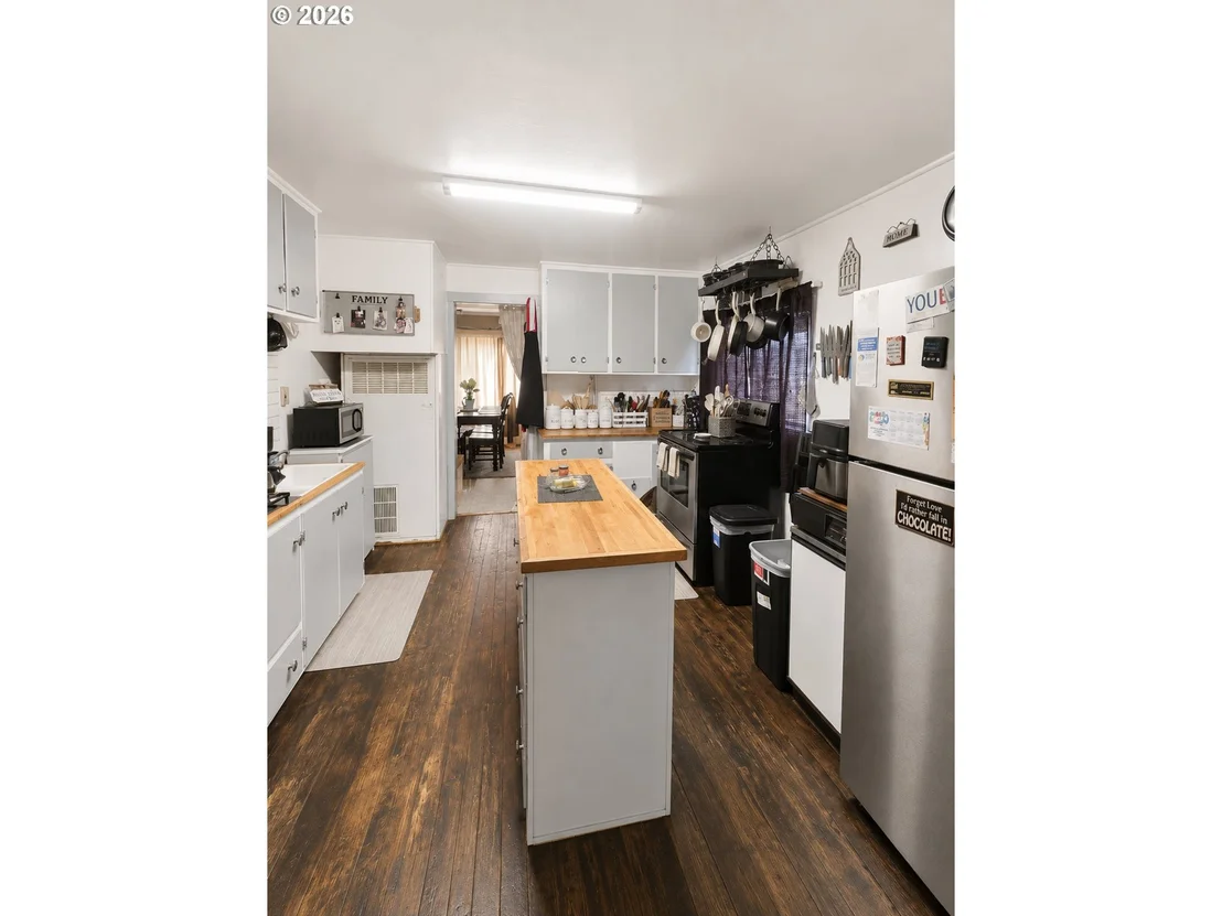 Photo of 605 SE SCHOOL ST