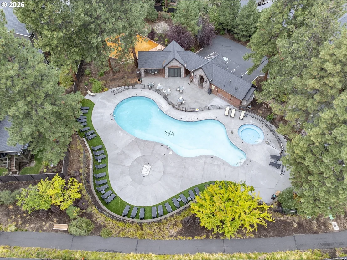 Photo of 60439 HEDGEWOOD LN