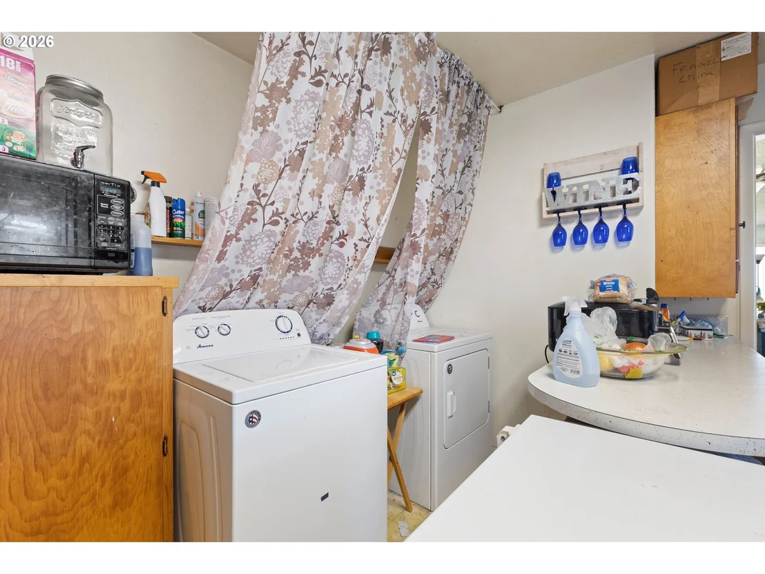 Photo of 311 SE GRAPE AVE