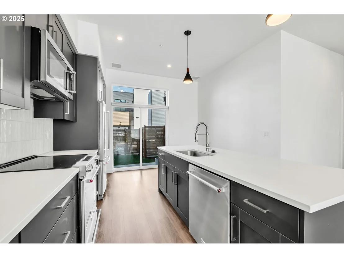 Photo of 193 E 20TH AVE