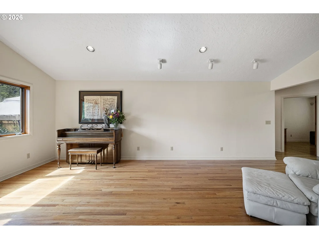 Photo of 84 GREEN LN