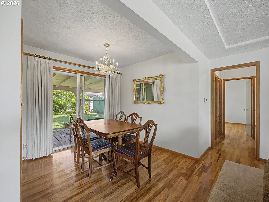 Photo of 250 SE JUNIPER AVE