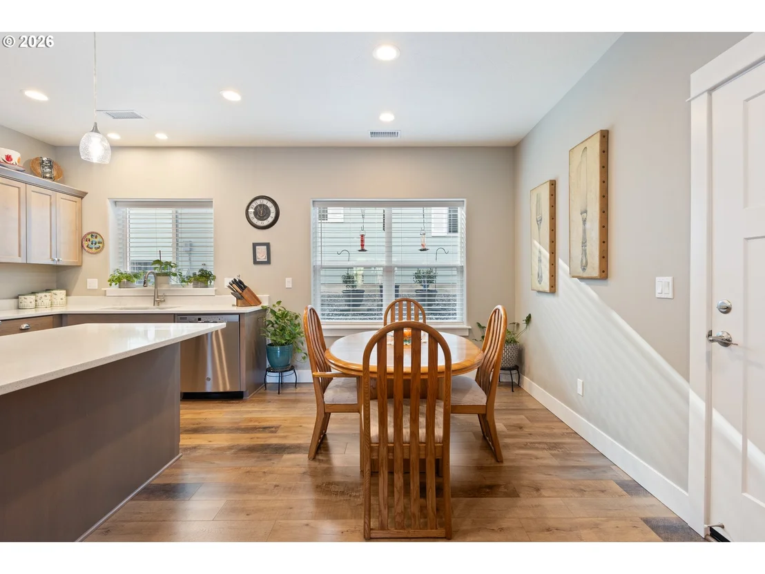 Photo of 582 FAIRWAY ESTATES DR