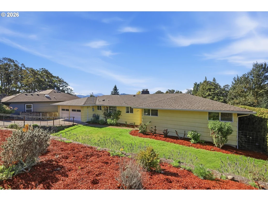 Photo of 682 SUNSET DR