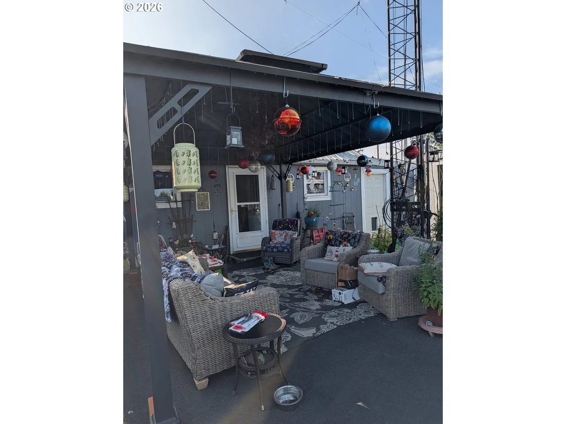 Photo of 591 NW DOUGLAS BLVD