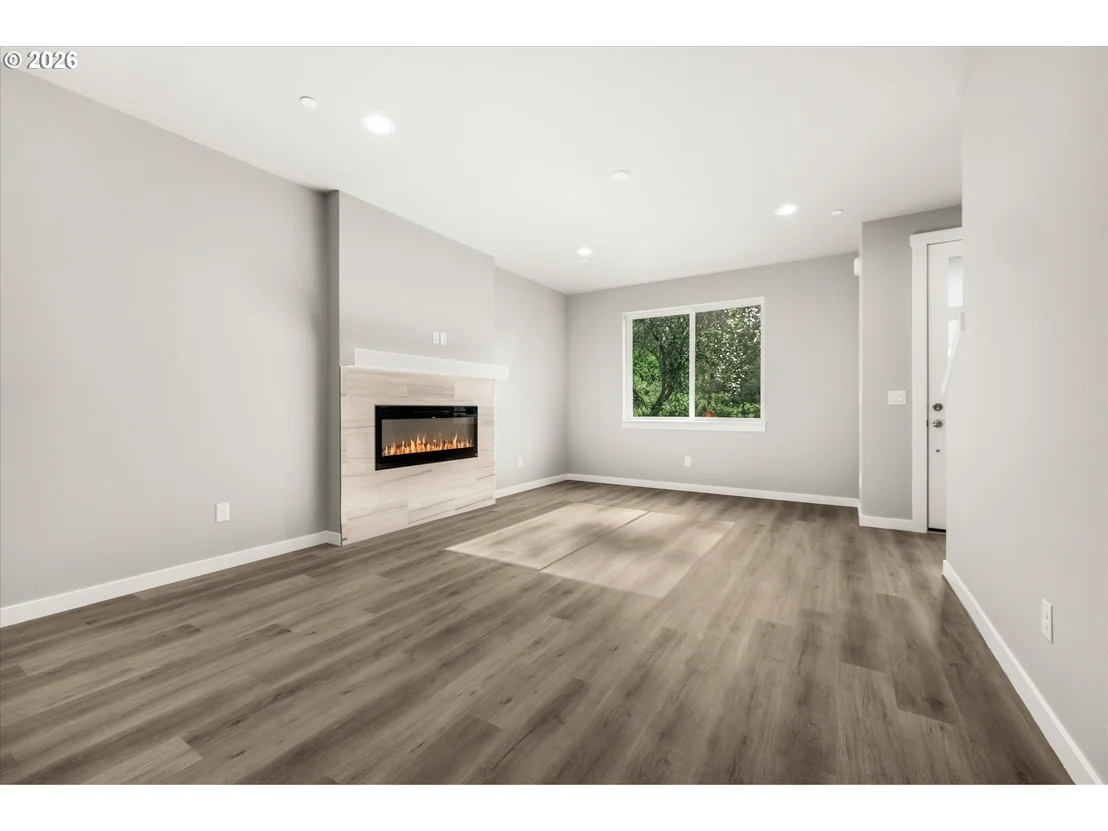 Photo of 165 NW MAWRCREST AVE