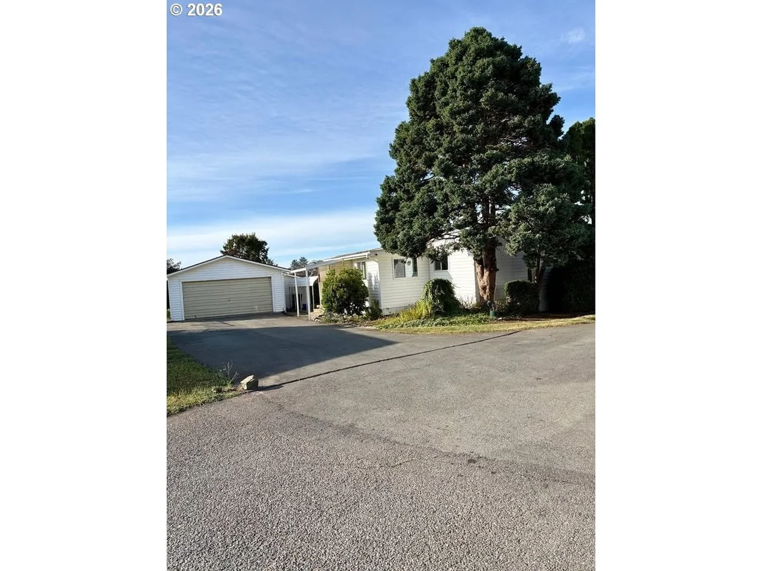 Photo of 15936 BAY VIEW DR