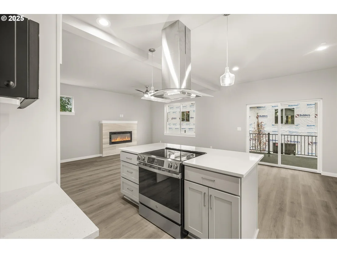 Photo of 181 NW Mawrcrest AVE