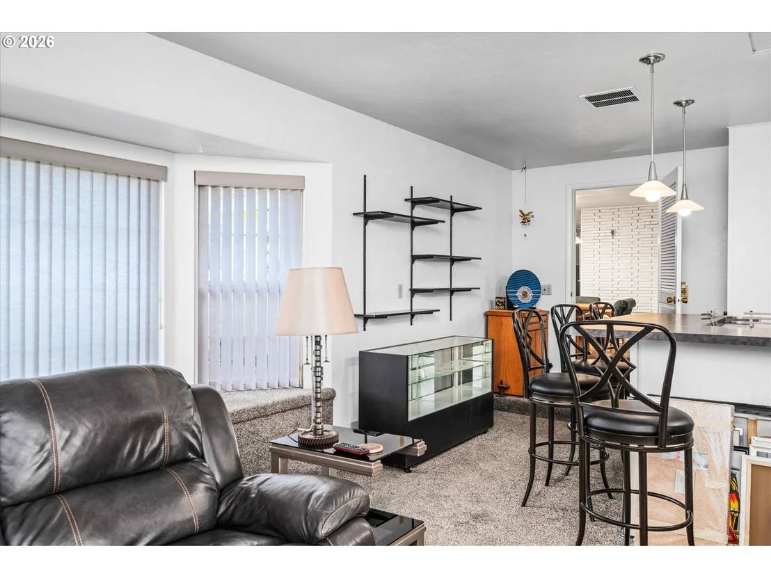 Photo of 32120 COBURG BOTTOM LOOP RD