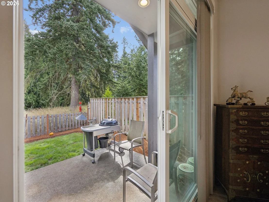 Photo of 1090 NE REGAN HILL LOOP