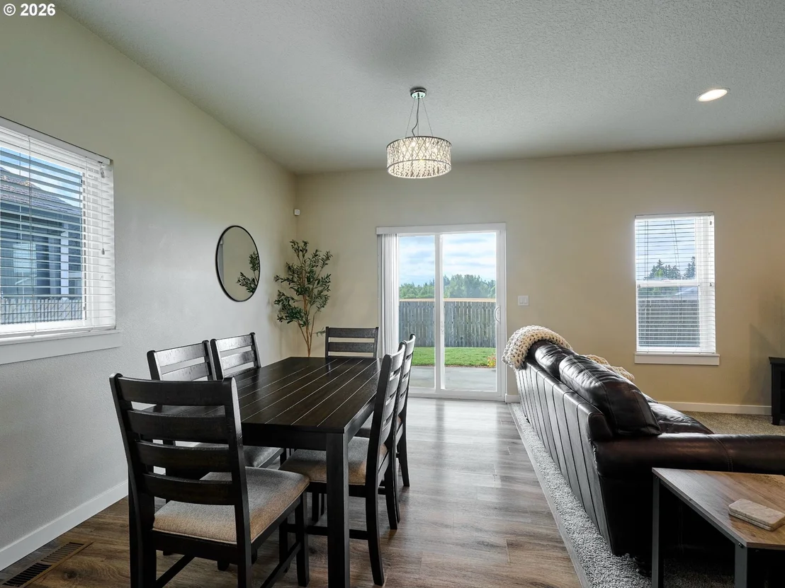 Photo of 542 E ELM LOOP