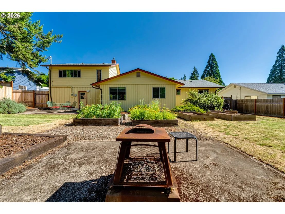 Photo of 450 W 28TH AVE