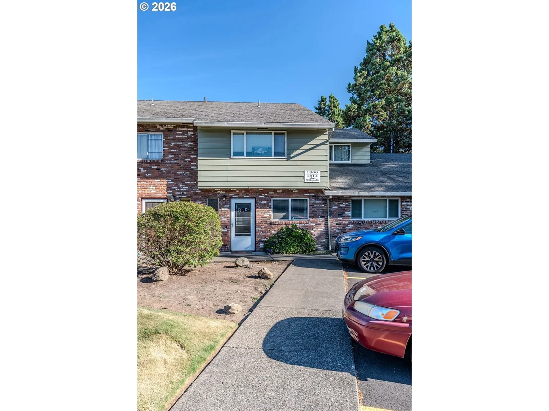Photo of 1802 NE HOGAN DR
