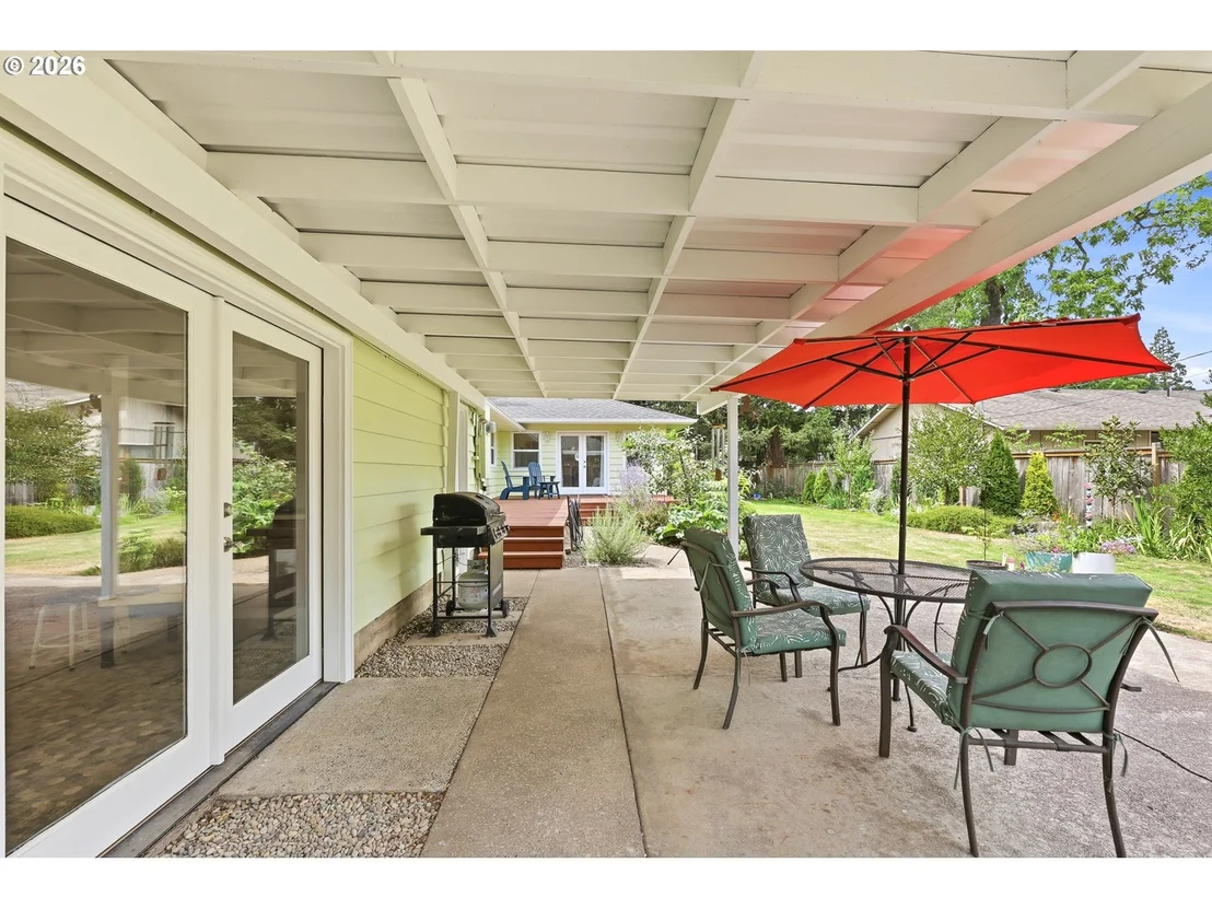 Photo of 595 DARTMOOR DR