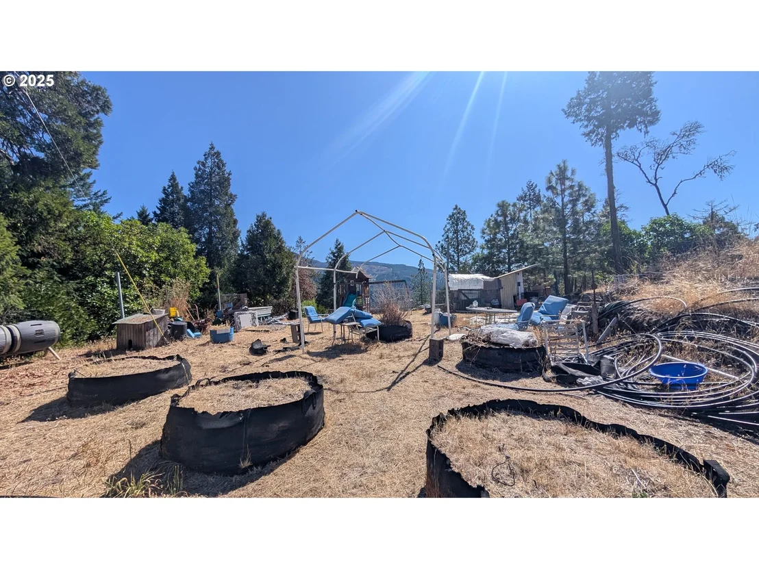 Photo of 900 OLD CABIN DR