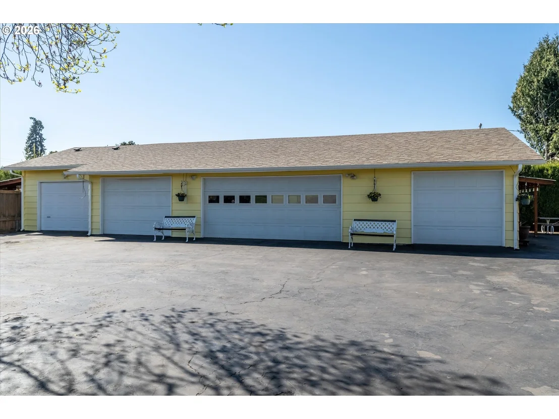 Photo of 32120 COBURG BOTTOM LOOP RD