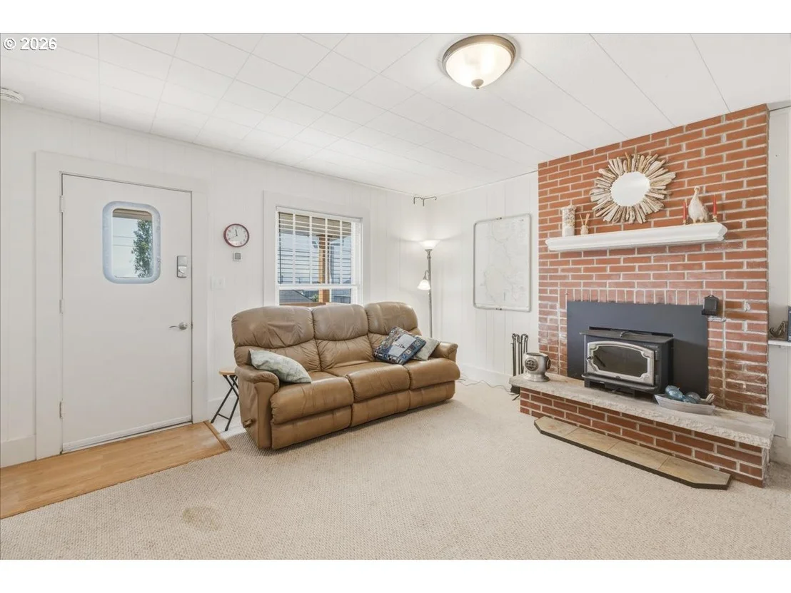 Photo of 210 CYPRESS AVE