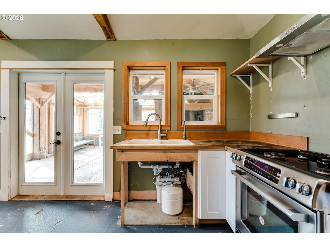Photo of 111 HOLEMAN AVE