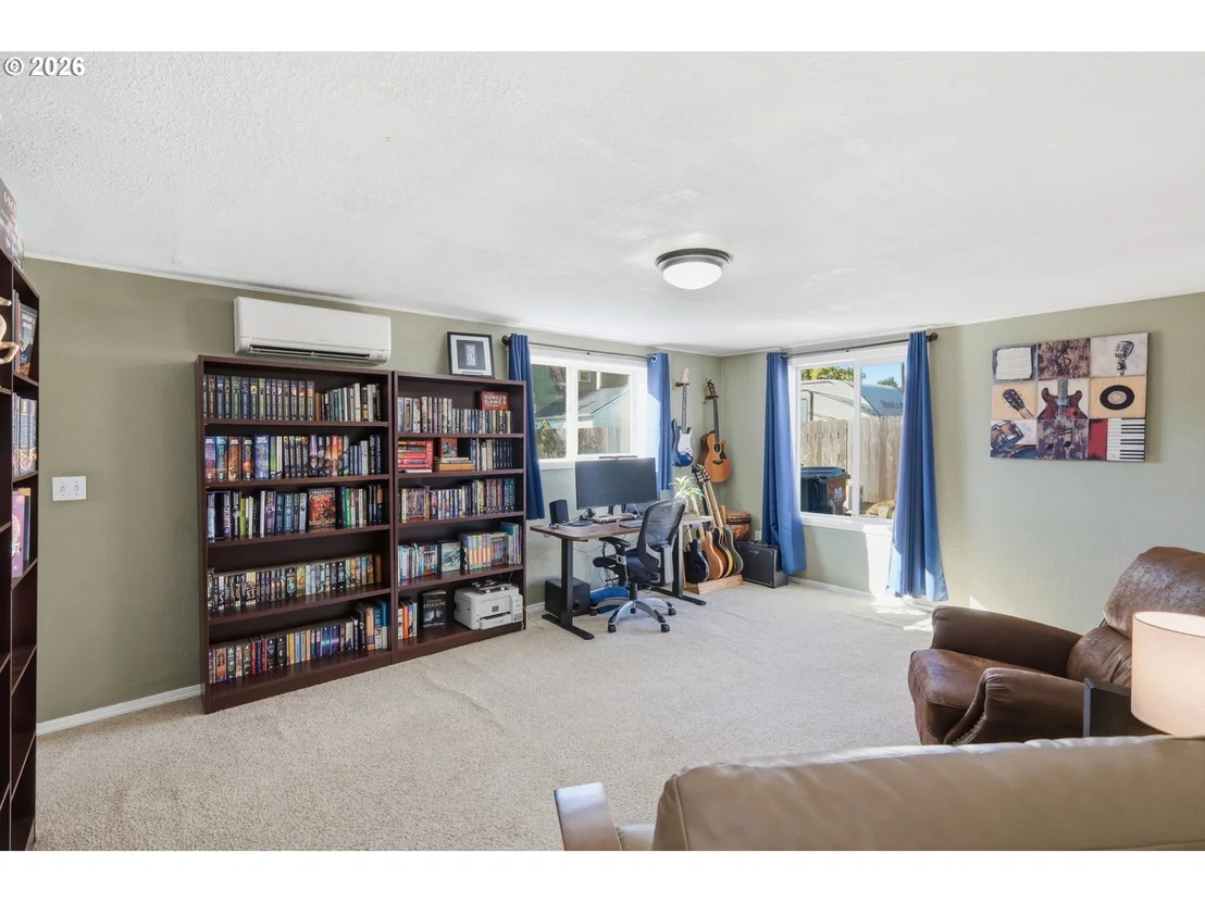 Photo of 4595 DAISY ST