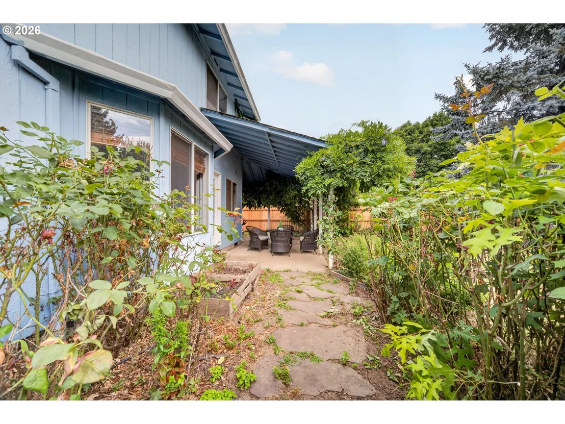 Photo of 212 SUNSET DR