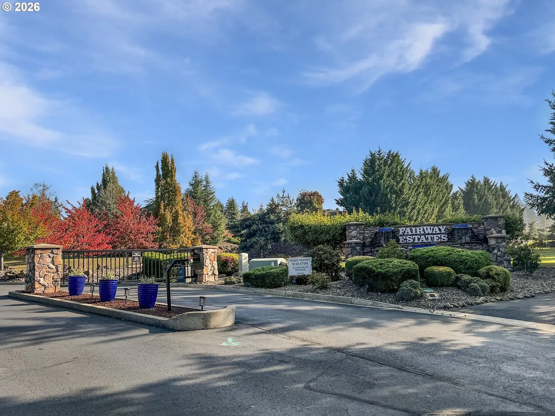 Photo of 582 FAIRWAY ESTATES DR