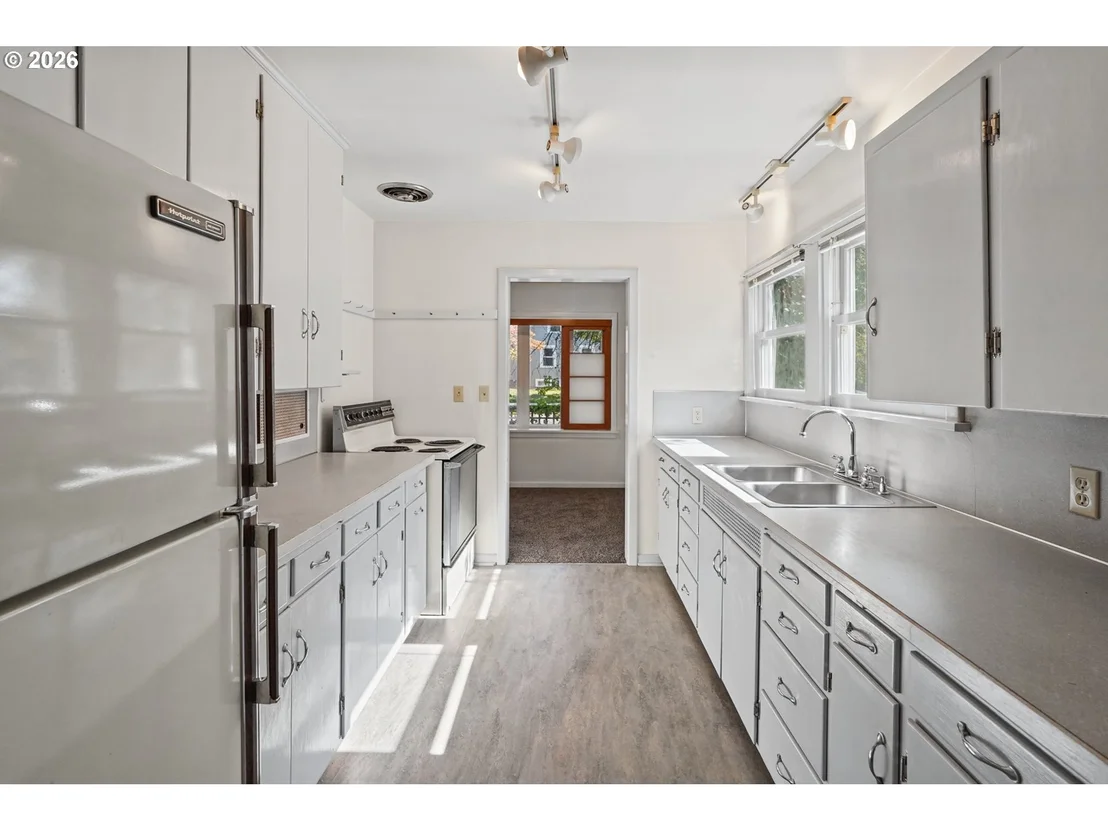 Photo of 890 E 22ND AVE
