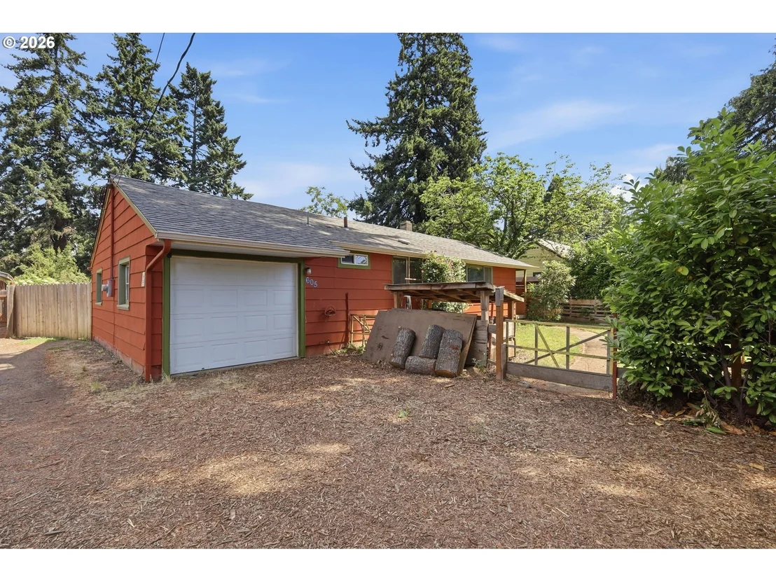 Photo of 605 KOURT DR