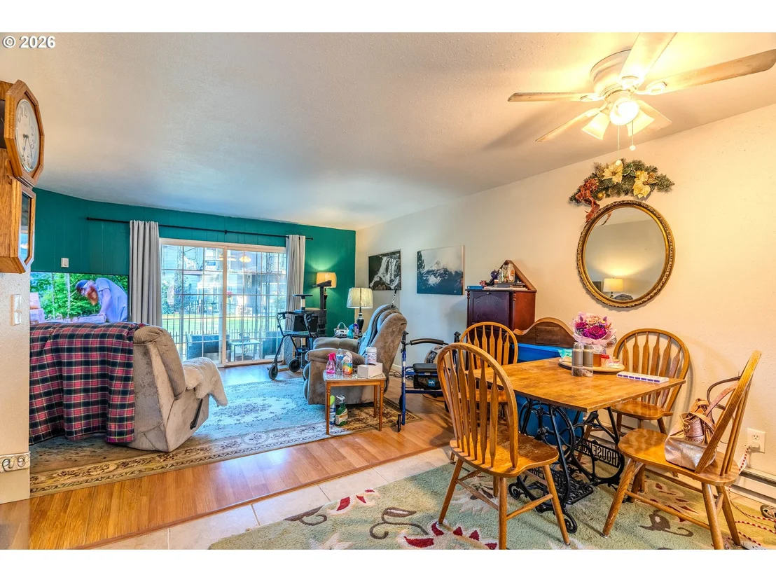 Photo of 1802 NE HOGAN DR