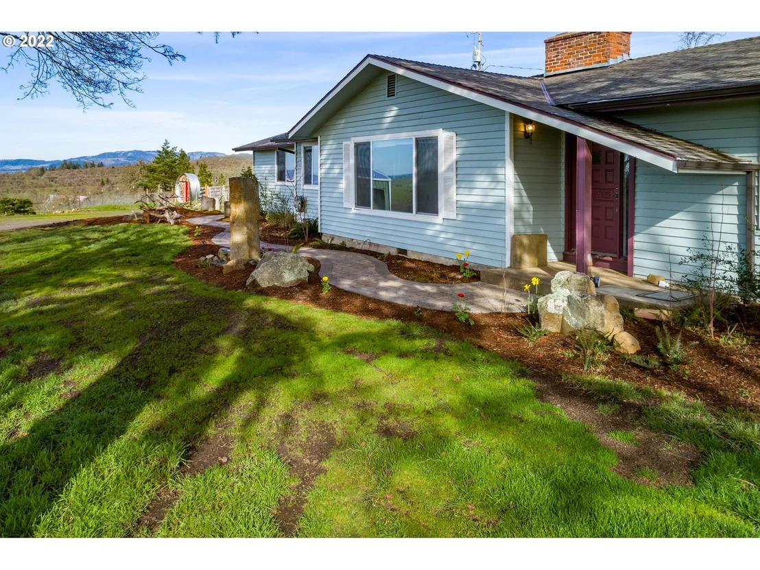 Photo of 33530 MOUNT TOM DR