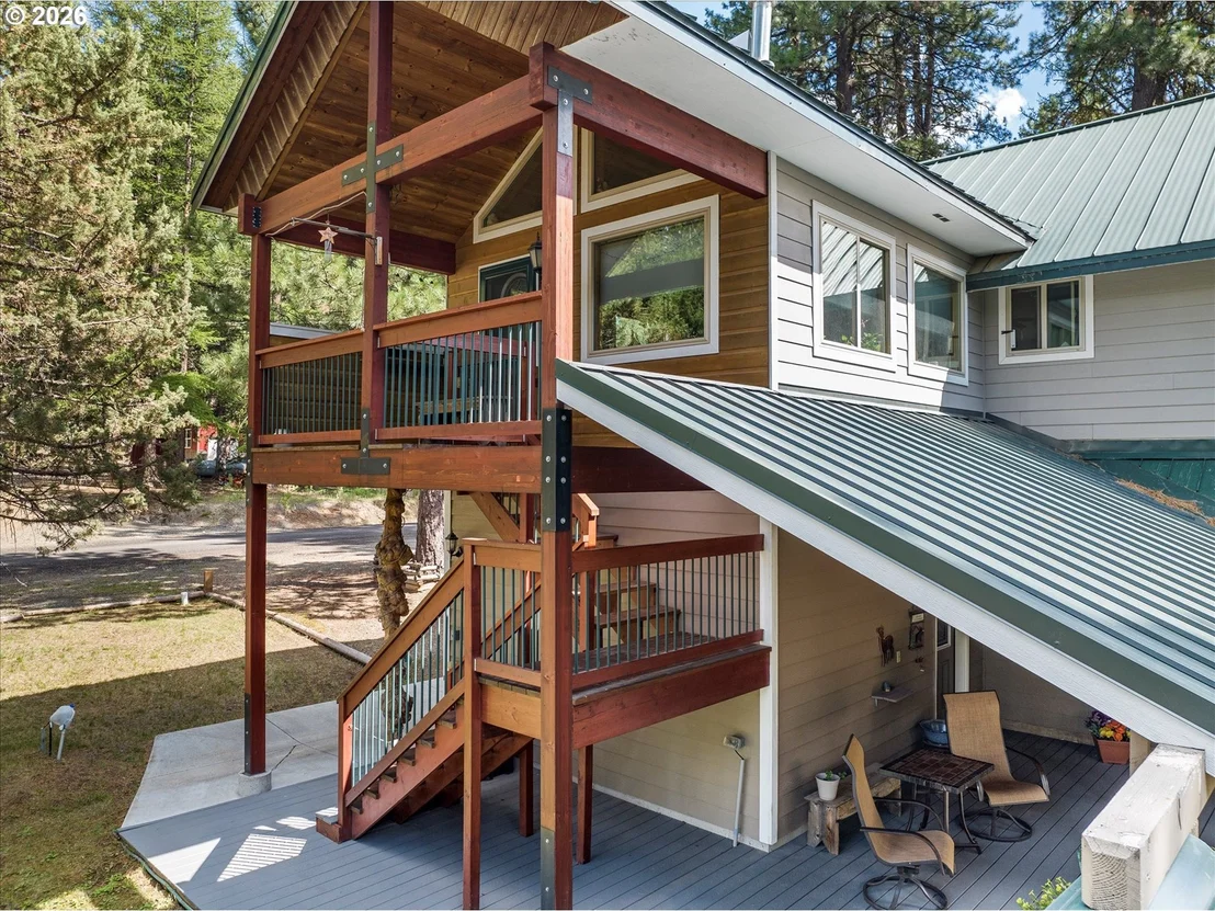 Photo of 395 BONANZA ST