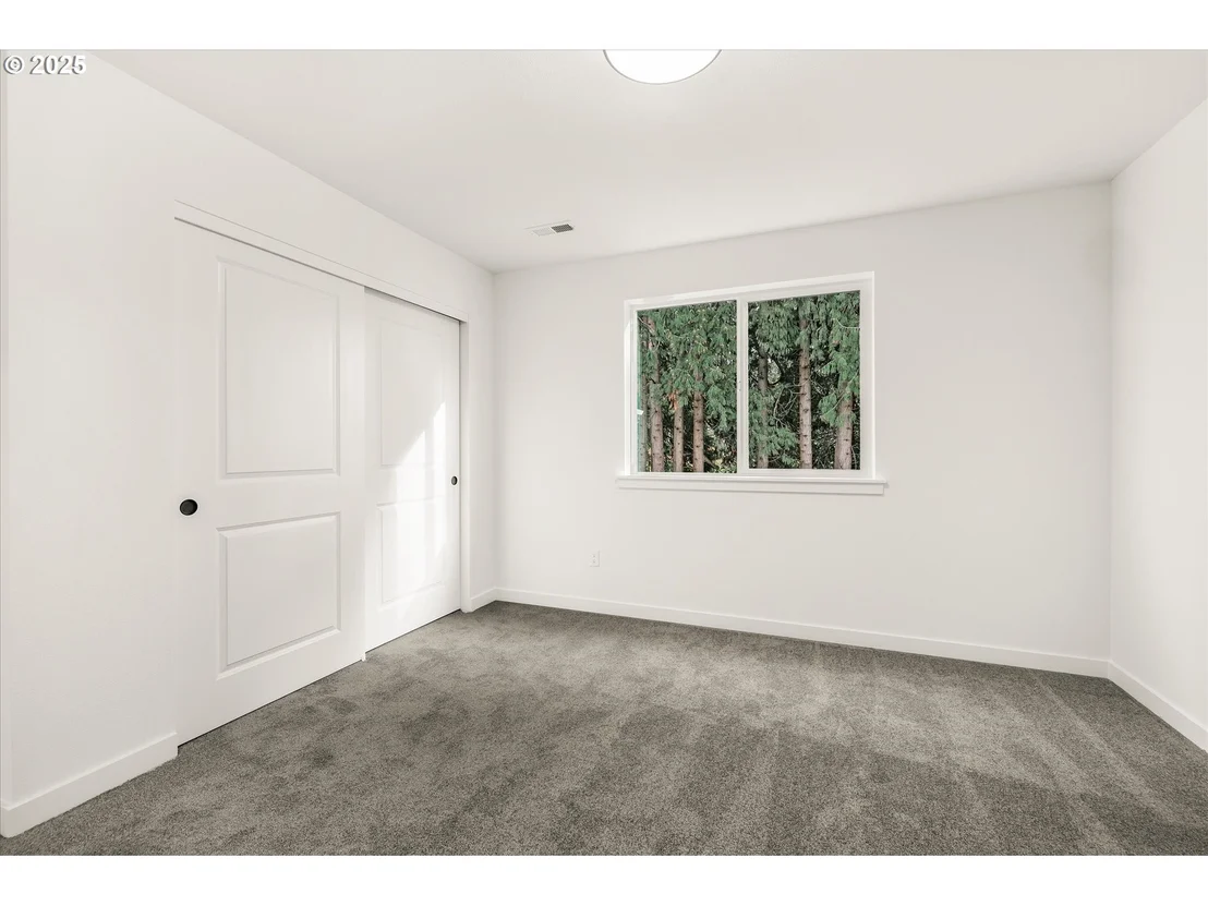 Photo of 284 NW MAWRCREST AVE