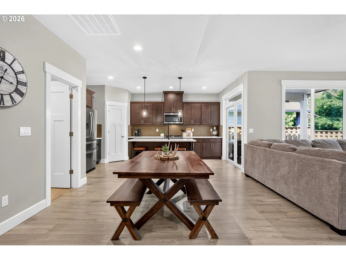 Photo of 1094 NE REGAN HILL LOOP