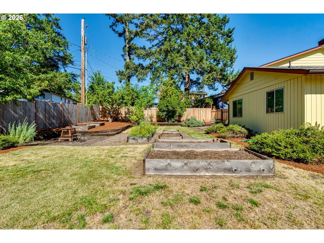 Photo of 450 W 28TH AVE