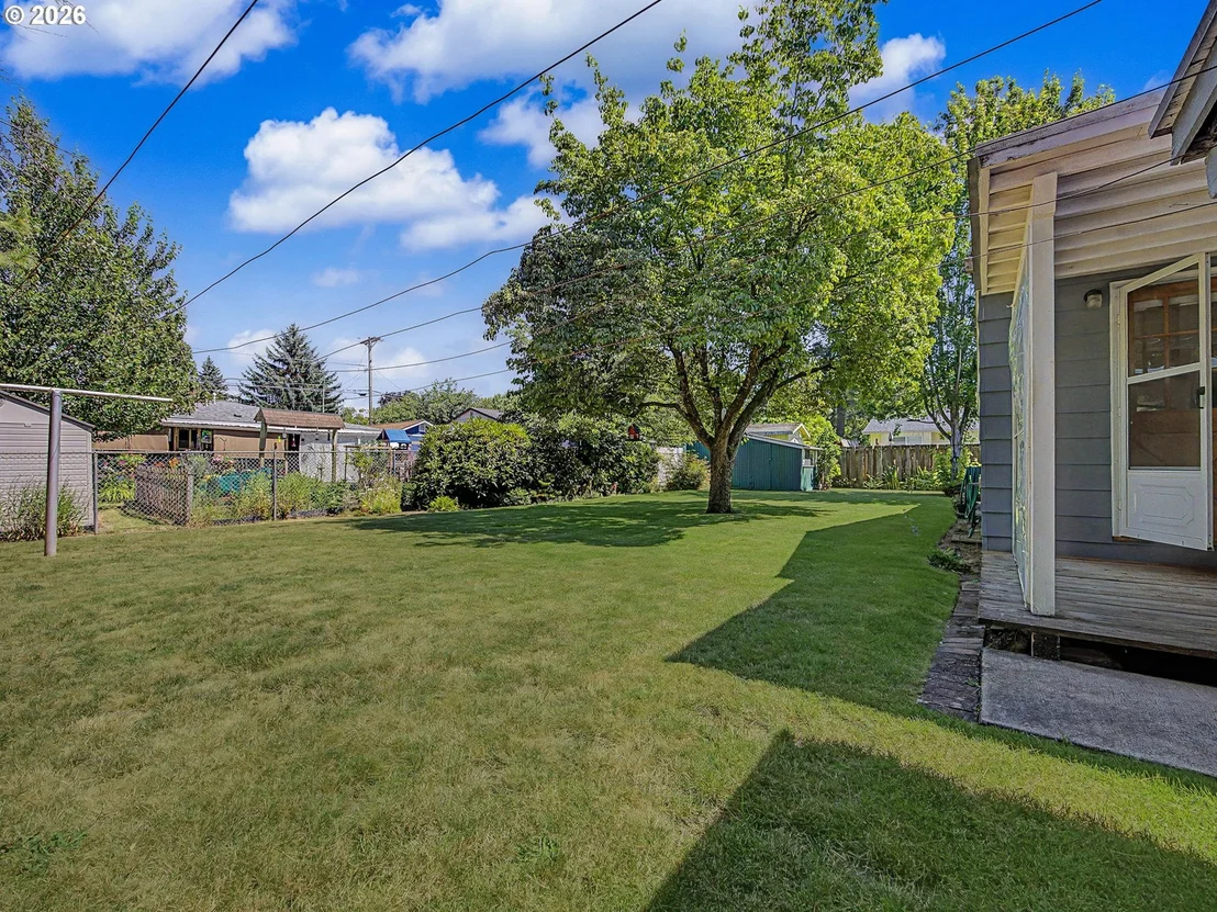Photo of 250 SE JUNIPER AVE