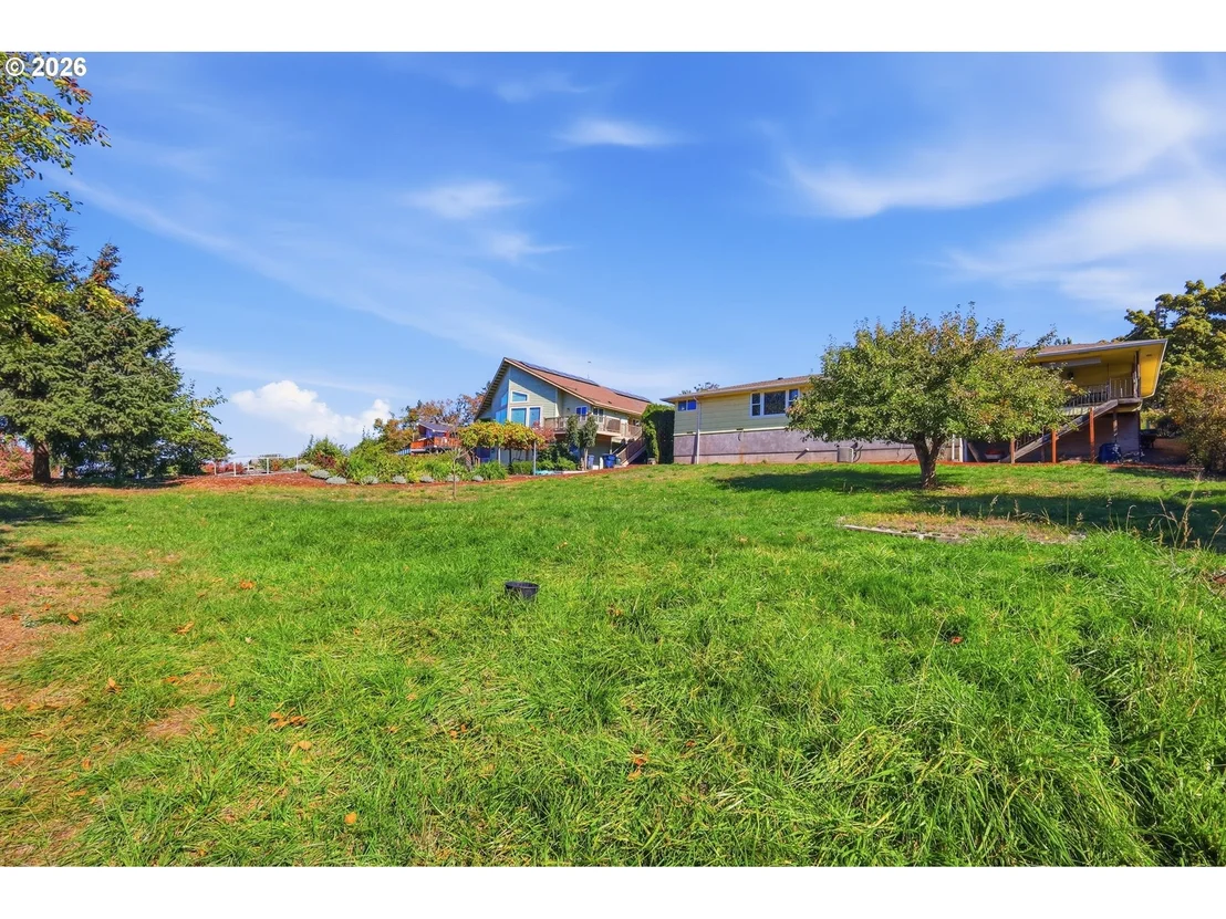 Photo of 682 SUNSET DR