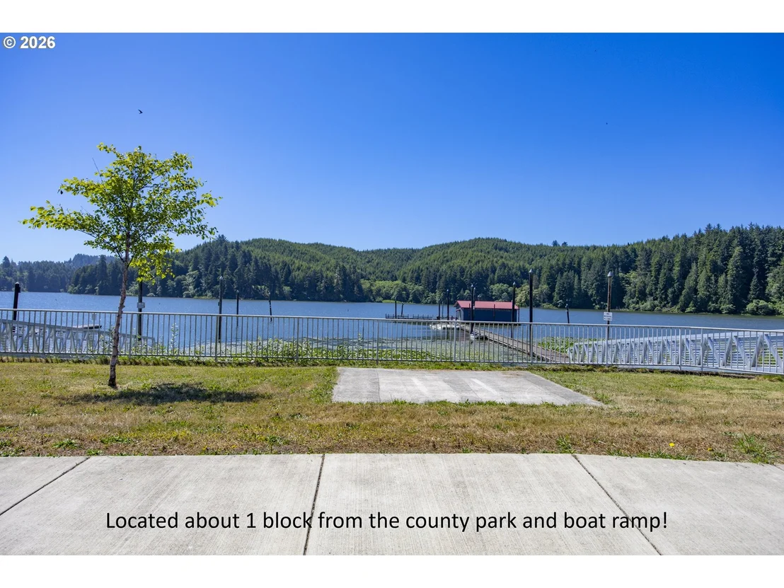 Photo of 1025 N LAKE RD