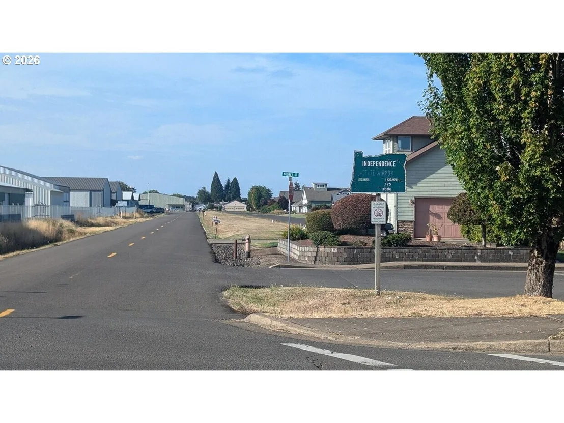 Photo of 585 AIRPORT RD