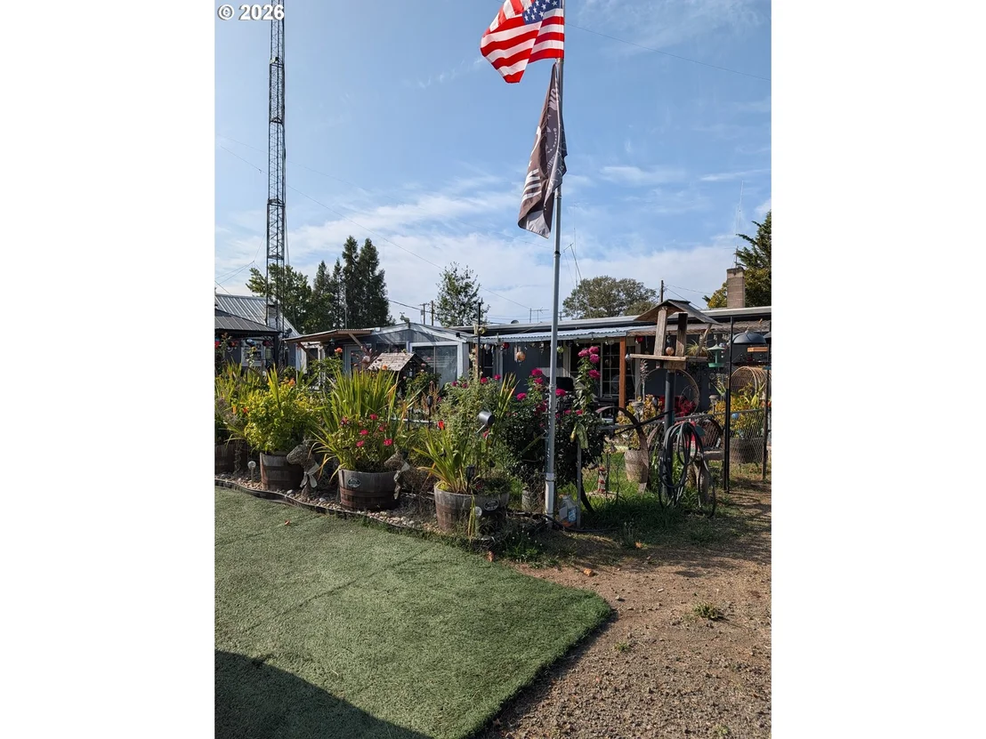 Photo of 591 NW DOUGLAS BLVD
