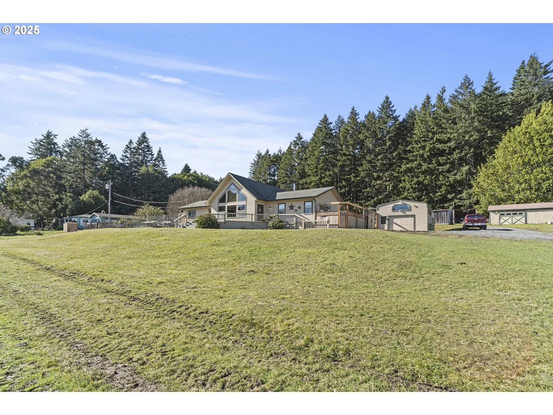 Photo of 889 H AVE