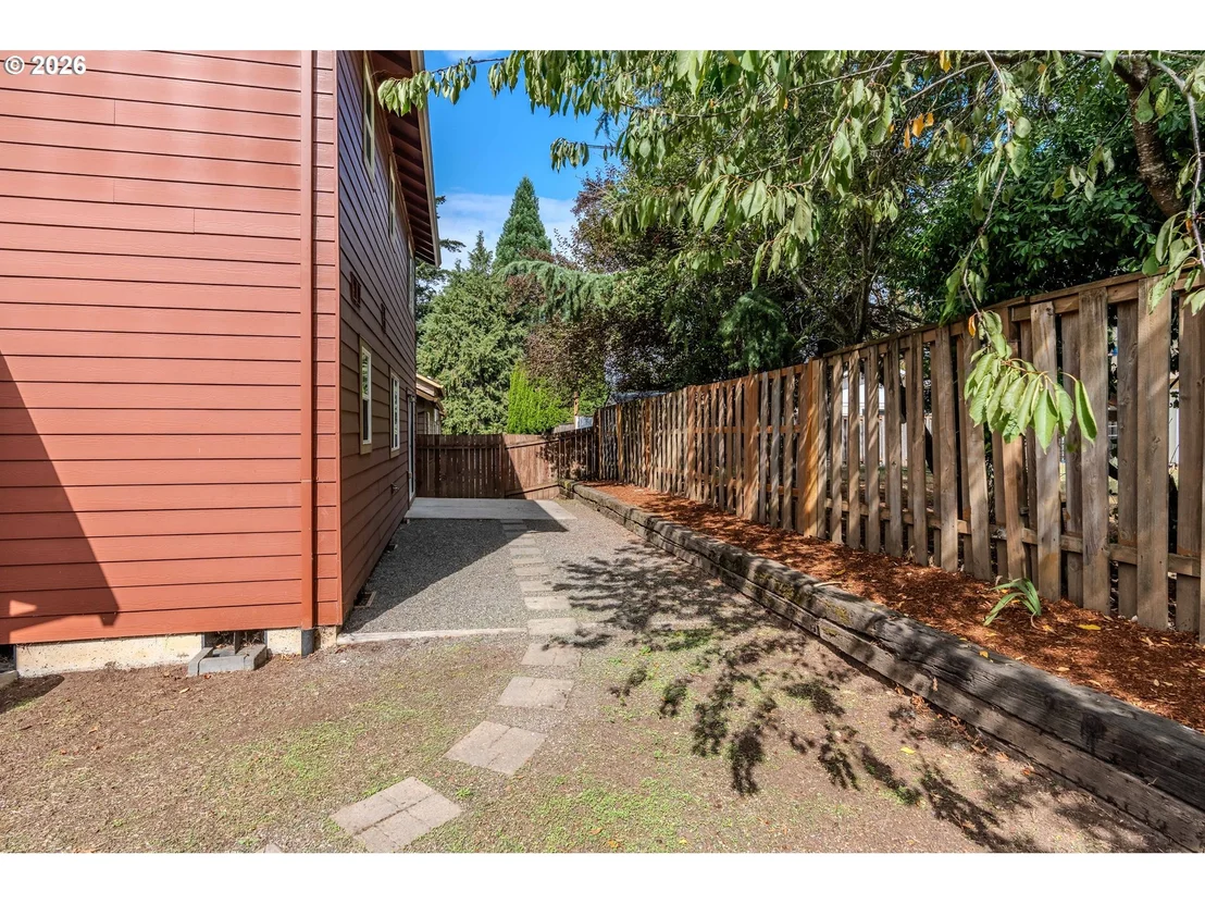 Photo of 2013 NW BELLA VISTA DR