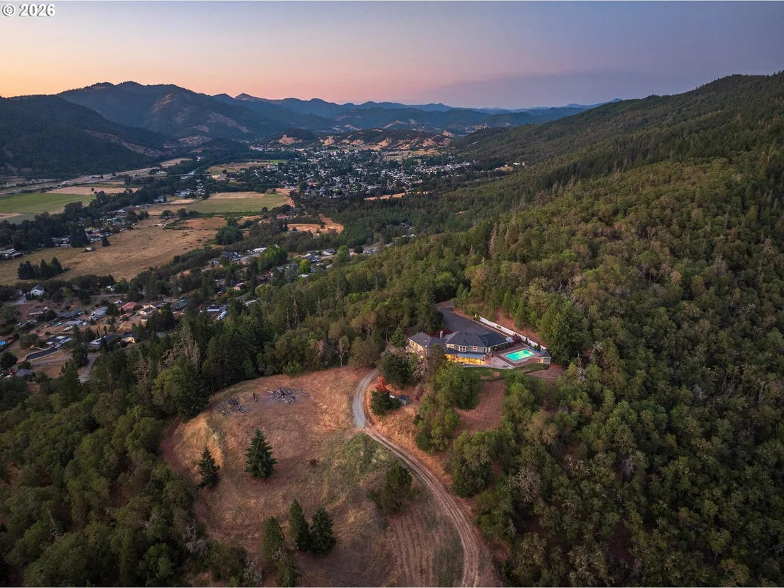 Photo of 317 AKER DR