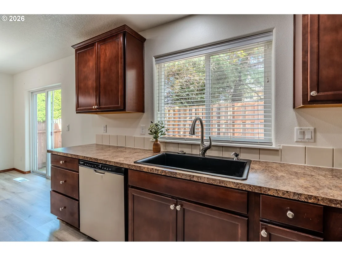 Photo of 2013 NW BELLA VISTA DR
